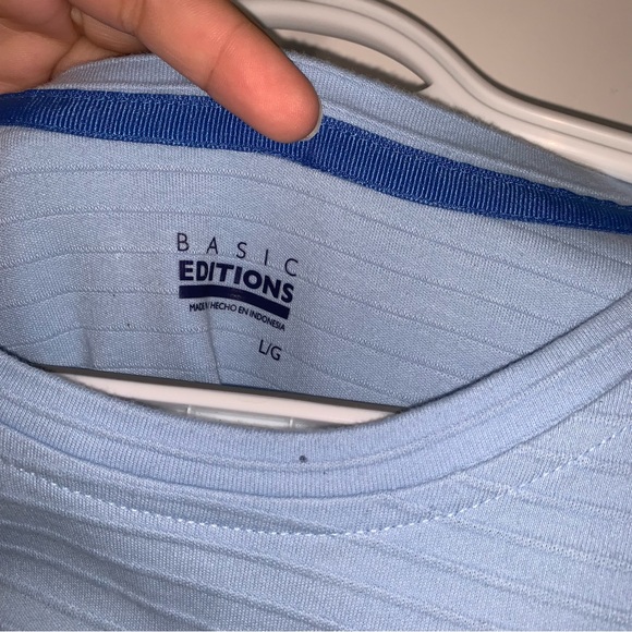 ‼️FREE‼️Men’s Blue Short Sleeved Shirt - Picture 2 of 4